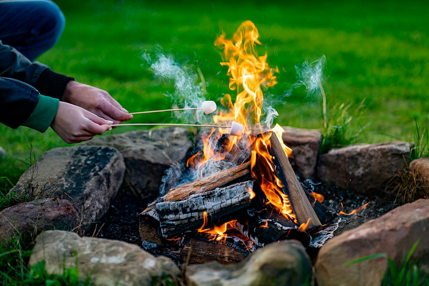 Bål i hagen Slik lager du bål i hagen